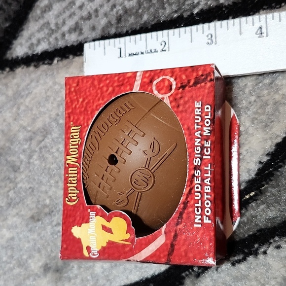 CAPTAIN MORGAN SIGNATURE FOOTBALL ICE MOLDS SET-OF-3 - Picture 3 of 9